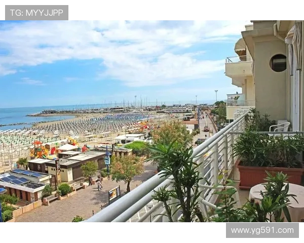 金球之旅行进在足球历史的主题酒店长廊